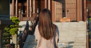 jak zrobić proste włosy bez prostownicy