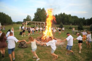impreza integracyjna firmowa taniec wokol ogniska