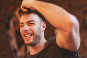 fryzura meska na zakola