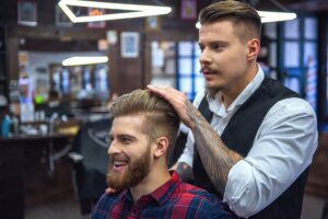 Jak dbać o włosy męskie Na czym polega pielęgnacja męskich włosów