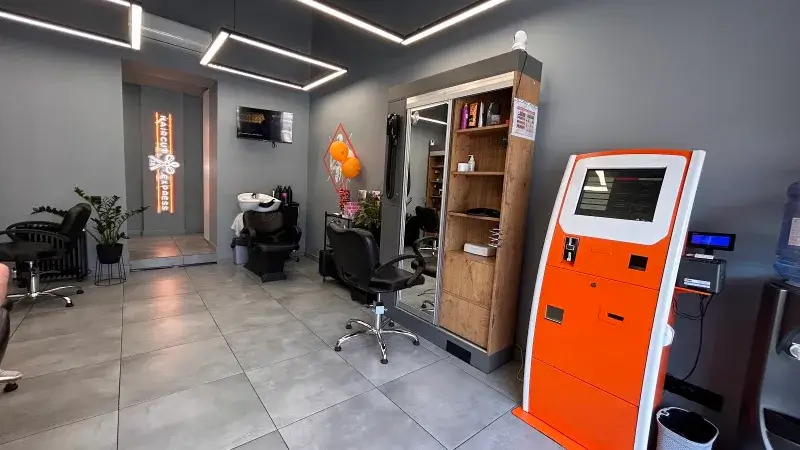 Inside the Haircut Express hair salon in Wrocław, ul. Traugutta 107 – styling stations and the payment terminal