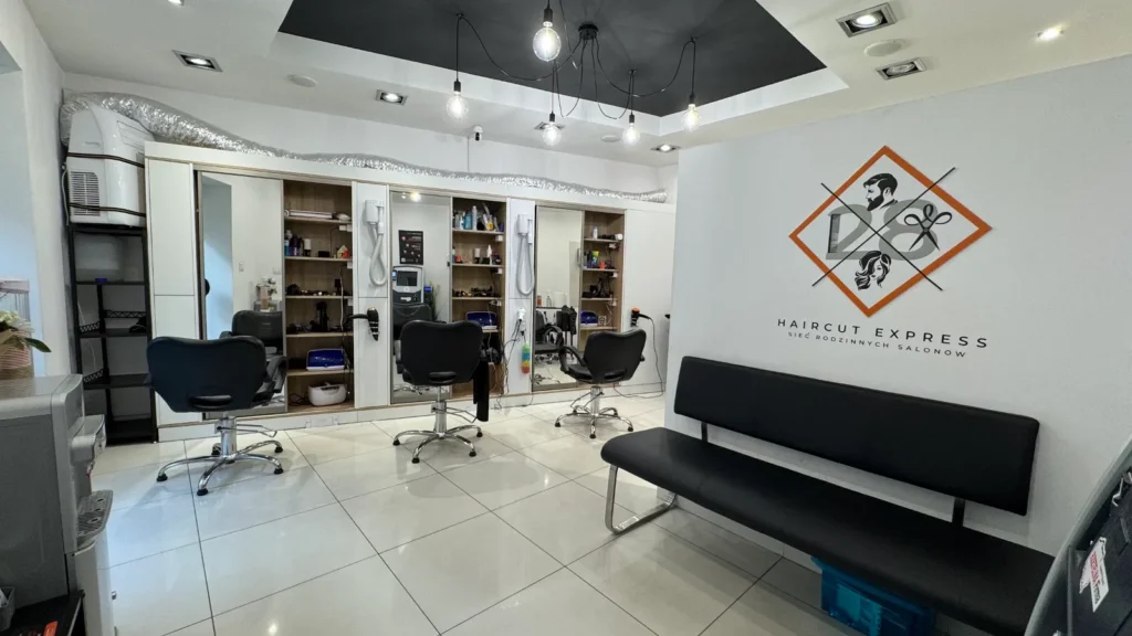 Інтер’єр салону – Перукарня Haircut Express, ul. Rybaki 13/1, Познань