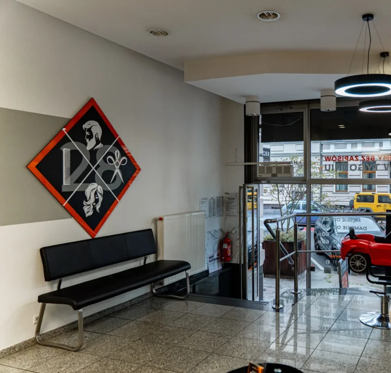 Wnętrze salonu fryzjerskiego Haircut Express przy ul. Rayskiego 27 w Szczecinie