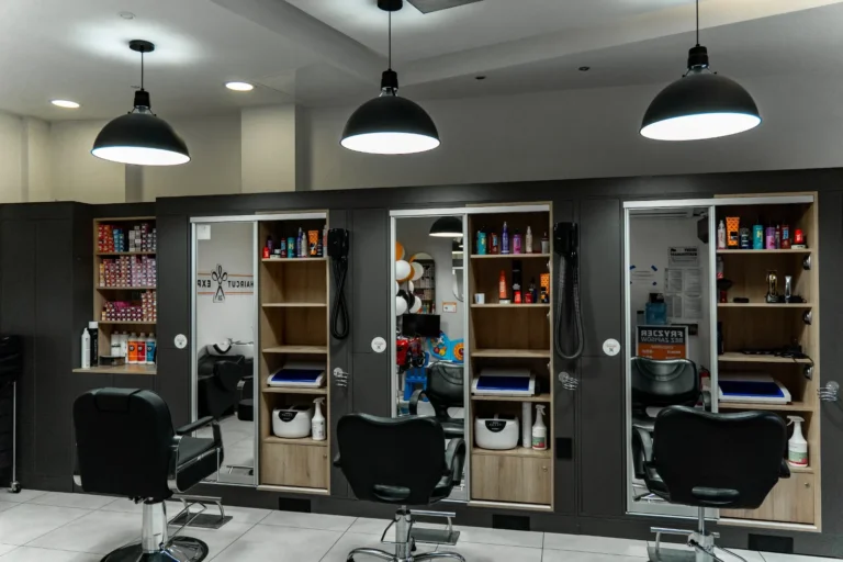 Salon fryzjerski Haircut Express, ul. Wyszyńskiego 13, Szczecin