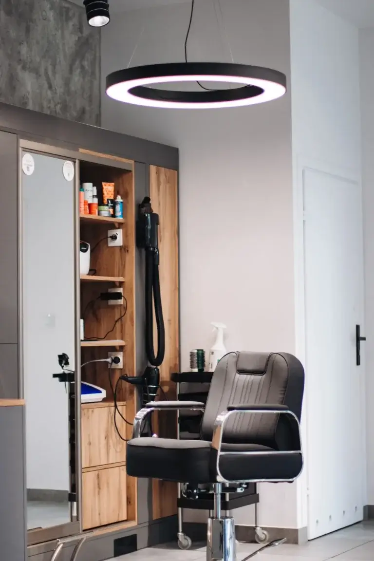 Fotel fryzjerski w salonie Haircut Express przy ul. Ordona 5F