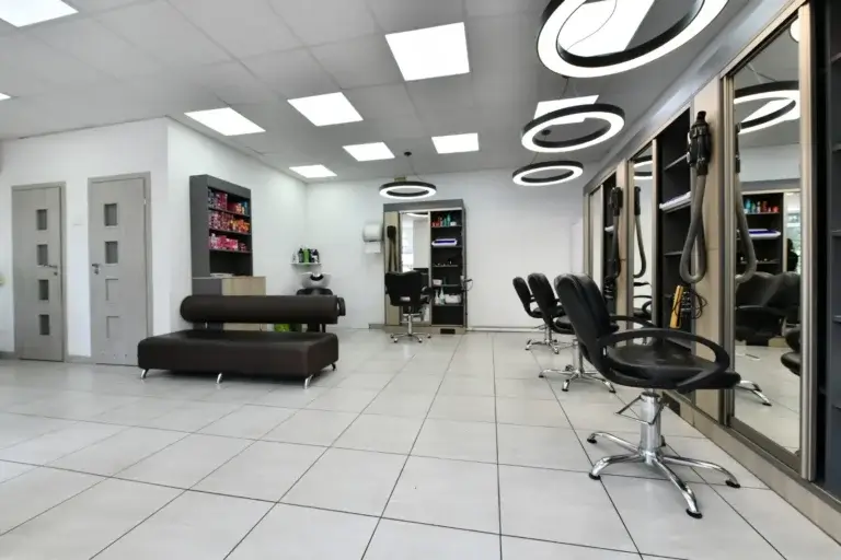Salon fryzjerski Haircut Express, ul. Żelazna 75, Warszawa